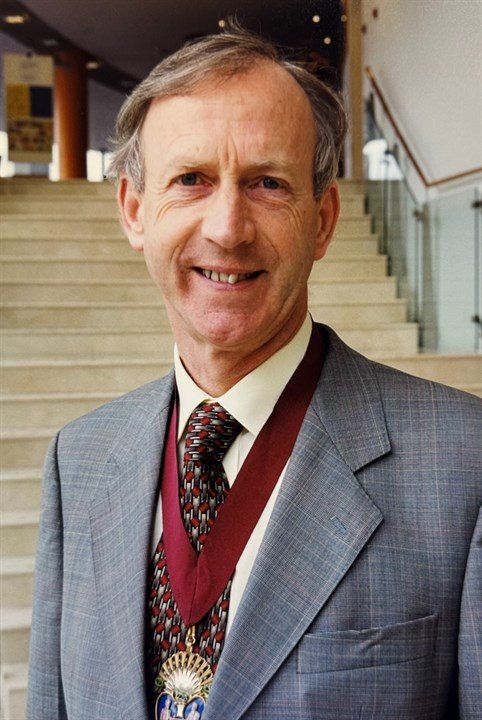 Alan G Leonard